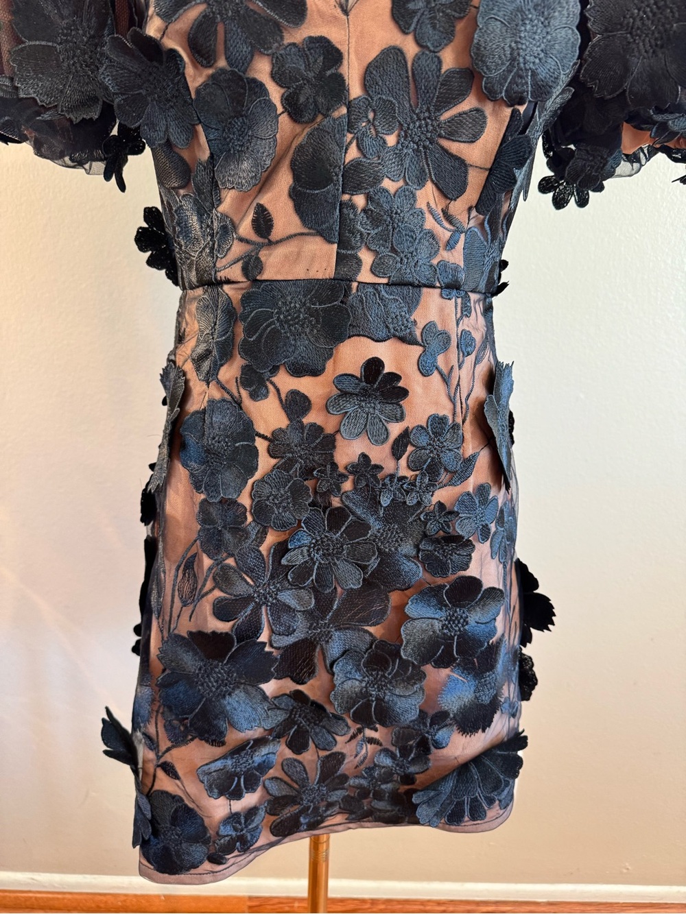 NWT Elliatt Black Floral Appliqué Puff-Sleeve Mini Dress on Nude Lining - Picture 5 of 8